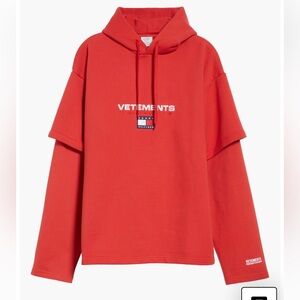 VETEMENTS Tommy Hilfiger Double Sleeve Hoodie in Red